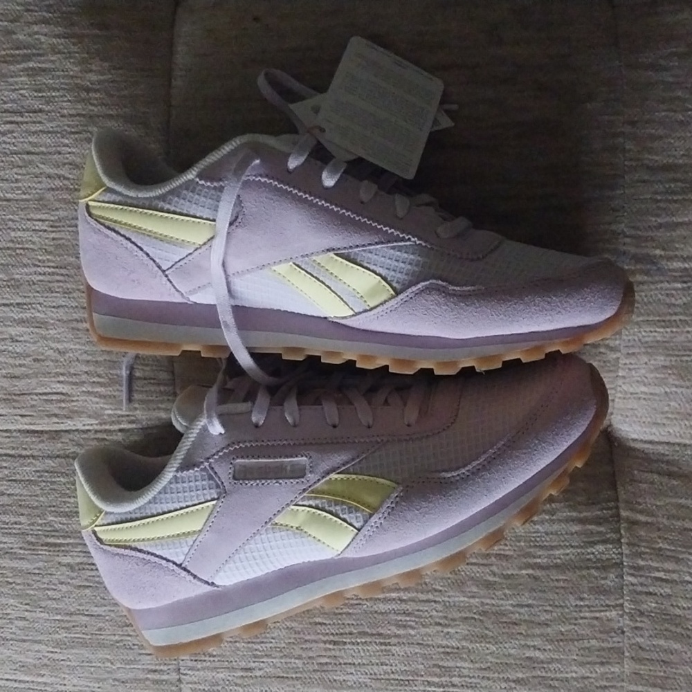 NWT Reebok Women's Lavender and White Sneakers 6.5